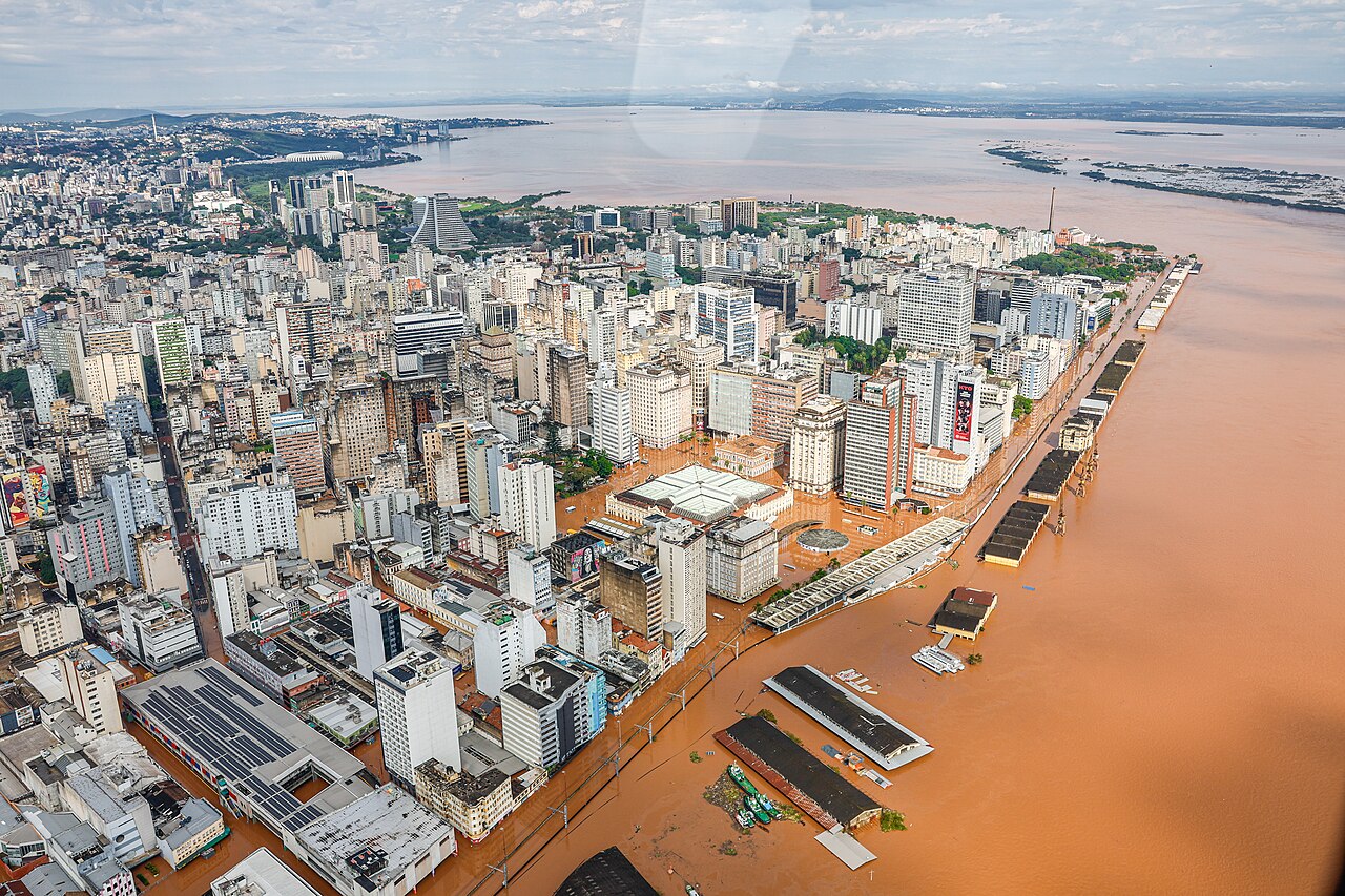 05.05.2024_-_Sobrevoo_das_áreas_afetadas_pelas_chuvas_em_Canoas_-_53700500641 (1).jpg